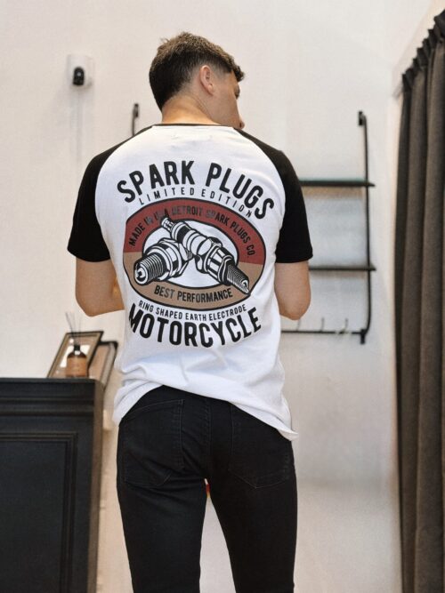 REMERA PLUGS